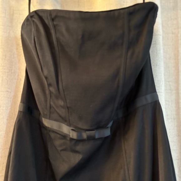 WHITE HOUSE BLACK MARKET BLACK STRAPLESS DRESS‎ SIZE 12. Bow With Ruffled Bottom - Picture 2 of 8